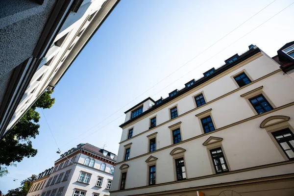 Häuser München Schwabing Blauer Himmel — Stockfoto