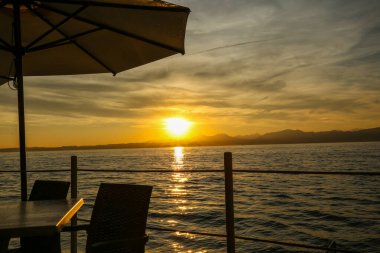 Sunset Aperitif Bardolino 'daki Garda Gölü' nde.