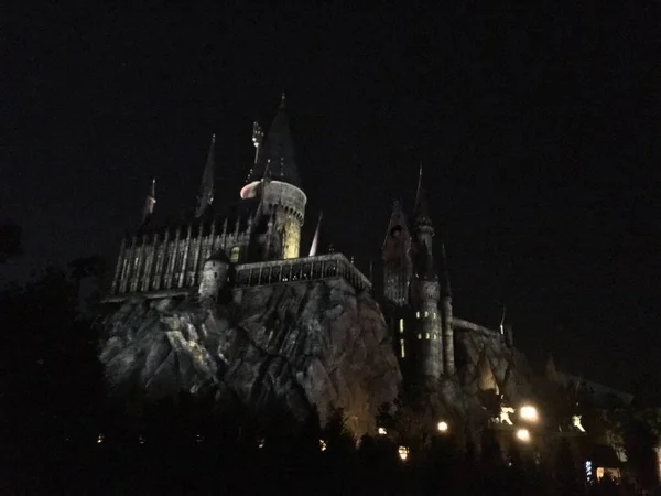 Visão Turva Iluminado Castelo Hogwarts Partir Dos Romances Harry Potter — Fotografia de Stock