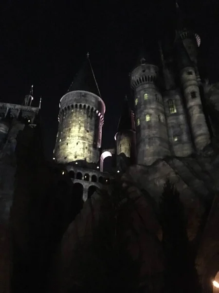 Visione Offuscata Del Castello Illuminato Hogwarts Dai Romanzi Harry Potter — Foto Stock