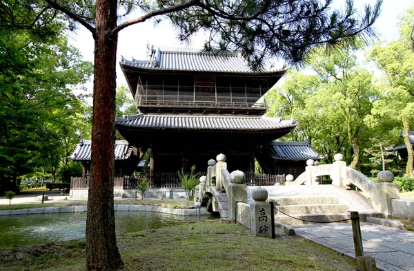 日本福冈可怕的令人毛骨悚然的空神寺消失了 — 图库照片