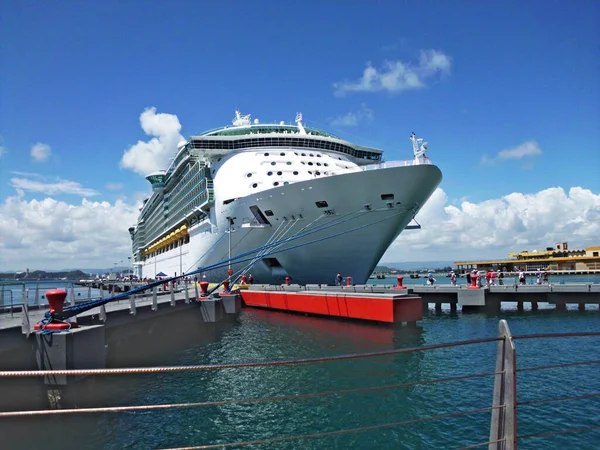 Cruise Ship Harboring Pier Caribbean San Juan Puerto Rico Sunny — Stock Photo, Image