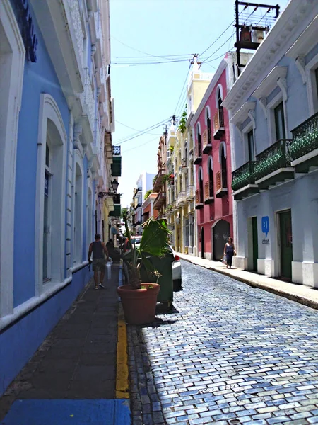 Casas Coloridas Típicas Uma Rua Estreita Cidade Velha San Juan — Fotografia de Stock