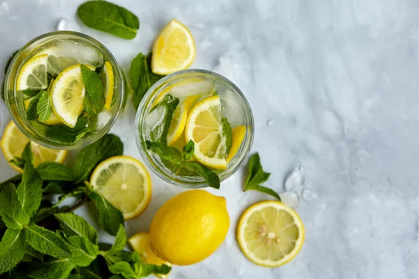 Bebidas Refrescantes Para Verano Jugo Limonada Agria Dulce Fría Los — Foto de Stock