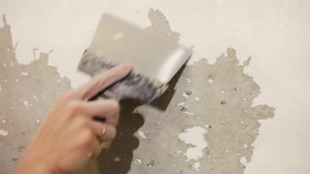 Preparing the wall for repair. — Stock Video