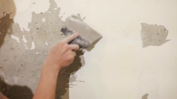 Vorbereitung der Mauer auf die Reparatur. — Stockvideo