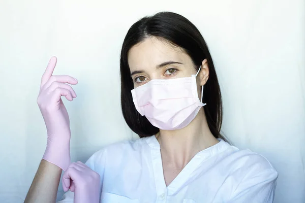 Woman Pink Protective Mask Adjusts Her Pink Gloves Girl Stands — Stock Photo, Image