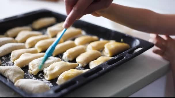 O processo de fabricação de cookies. — Vídeo de Stock