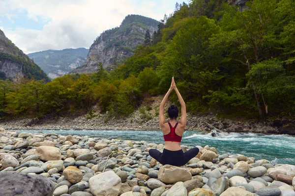 Clases Yoga Naturaleza Concepto Practicar Deportes Solos Exclusión Social Una — Foto de Stock