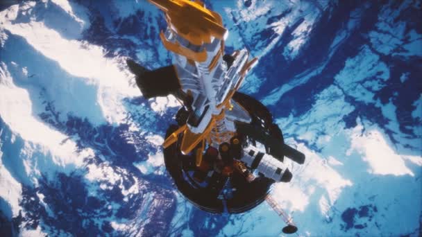 Nave espacial futurista cerca de la Tierra. Elementos de esta imagen proporcionados por la NASA — Vídeos de Stock
