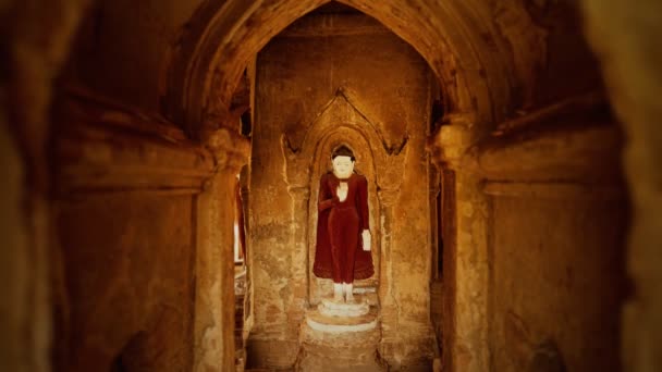 Interior of the ancient temples in Bagan eim ya kyaung Myanmar — Stock Video