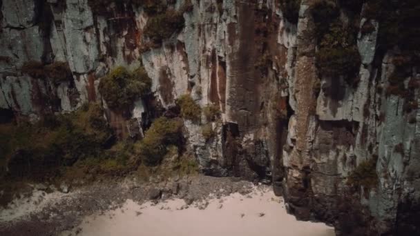 The coast of the Atlantic ocean with rocky cliff — Stock Video