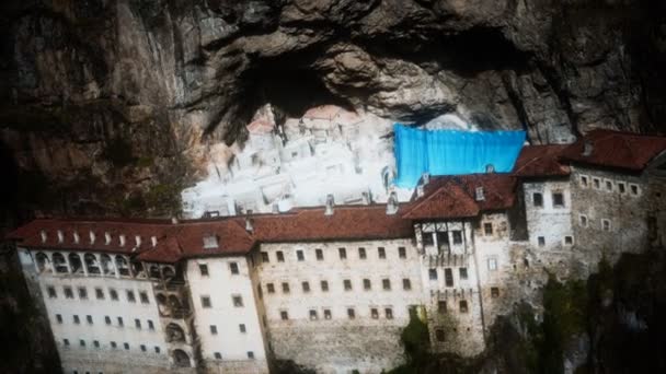 Klasztor Sumela na skalistej górze — Wideo stockowe
