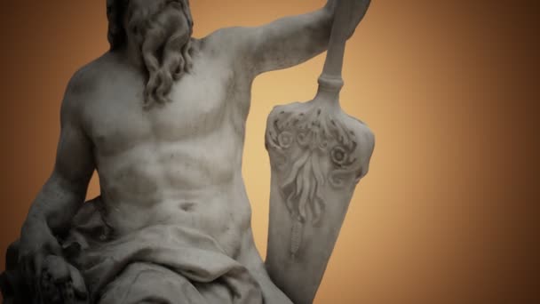 Estatua de mármol blanco antiguo — Vídeos de Stock