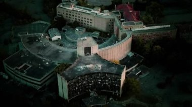 Geceleri Terk Edilmiş Hava Hastanesi