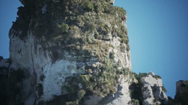 Agudos acantilados de arenisca de Morro Itacolomi — Vídeo de stock