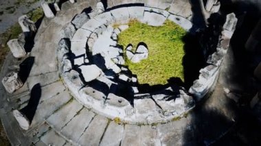 Yunanistan 'ın Delphi kentindeki Athena Pronaia tapınağının tholoları