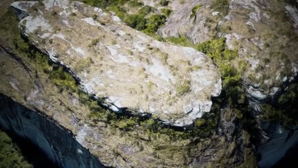 Kliffen aan de Atlantische Oceaan Algarve Portugal — Stockvideo