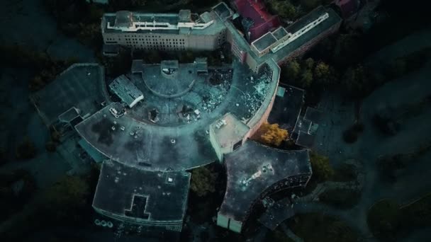 Hôpital abandonné aérien la nuit — Video