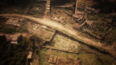 Antik şatonun kalıntılarının hava aracı görüntüsü