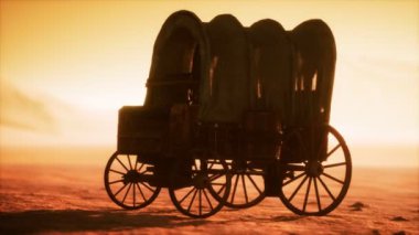 Çölde gün batımında eski arabaları kaplayan tuval.