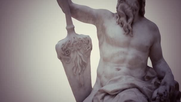 古老的白色大理石雕像 — 图库视频影像