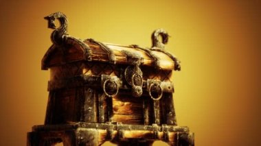 Metal Tokalı Kapalı Tahta Hazine Sandığı