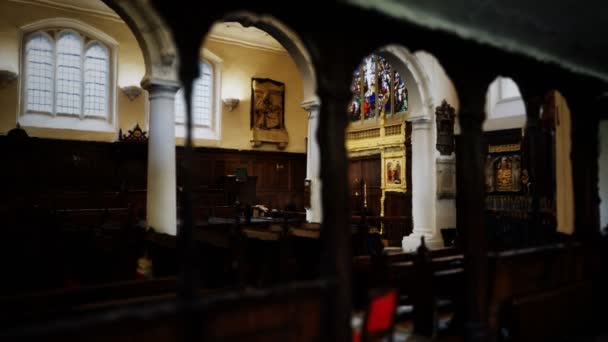 In het interieur van de Charterhouse Chapel — Stockvideo