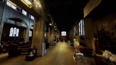 Kule Kilisesinin Tarafından Tüm Kutsalların Tarihi ve Güzel İnteroir 'ı