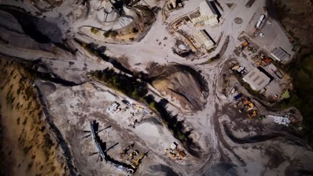 Вид с воздуха на карьеры с открытым песком — стоковое видео