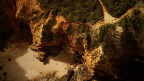 Vista aérea de la costa de Split Point en Victoria Australia — Vídeo de stock