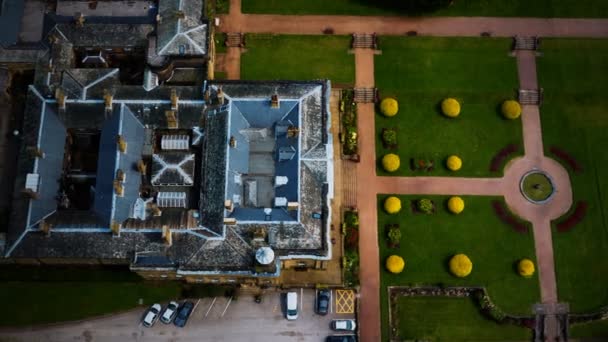 Flygfoto över Wartley Hall med trädgård — Stockvideo