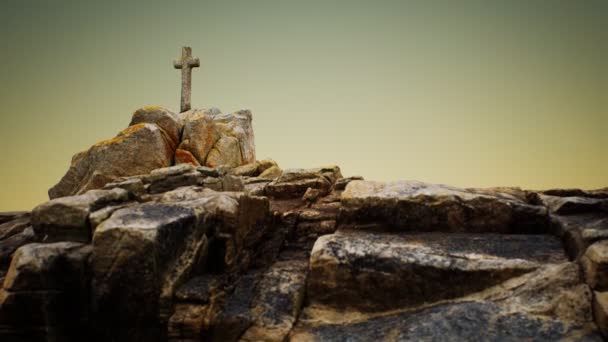 Cruz de piedra en la roca Beg Ar Groas — Vídeos de Stock