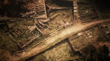 Antik şatonun kalıntılarının hava aracı görüntüsü