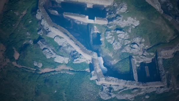 Flygdrönare syn på ruinerna av gamla slott — Stockvideo