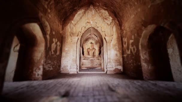 Statue of sitting Buddha inside an untitled simple temple in Bagan Myanmar — Stock Video