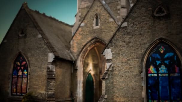 Old holbeach cemetry stone chapel — Stock Video