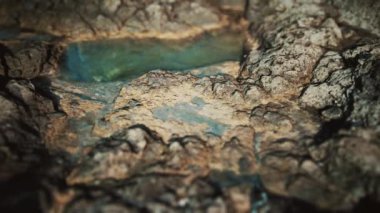 Buzlu taşlar ve kayalar