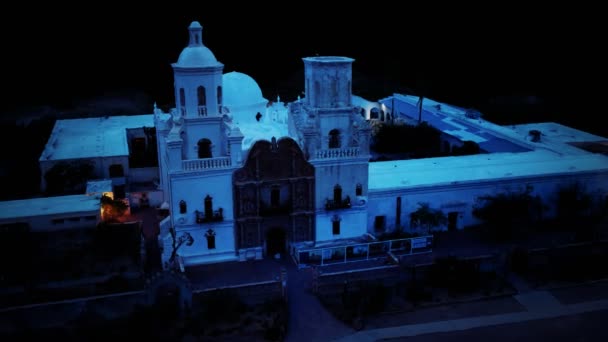 Миссия Сан Ксавье дель Бак ночью — стоковое видео