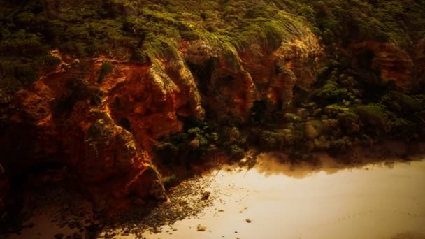 Letecký pohled na pobřeží Split Point ve Victoria Australia — Stock video