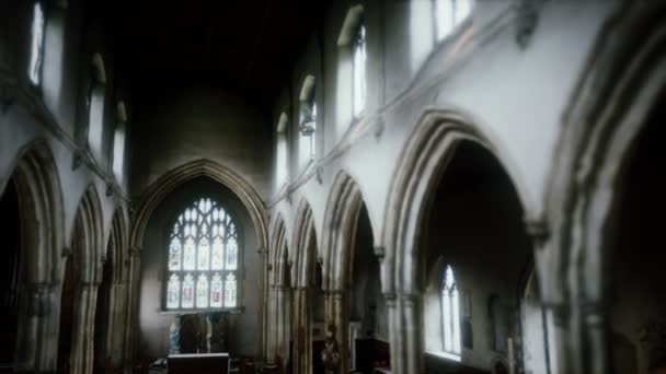 Церковь Святого Джайлза без крипплгейта расположена в районе Барбикан в Лондоне — стоковое видео