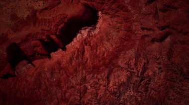 Kızıl kaya çölünün havadan görünüşü