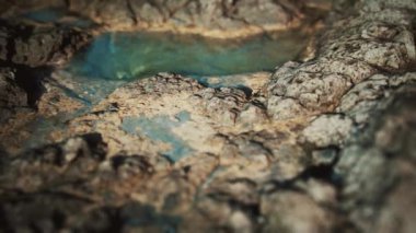 Buzlu taşlar ve kayalar