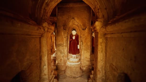 Interiér starověkých chrámů v Bagan eim ya kyaung Myanmar — Stock video