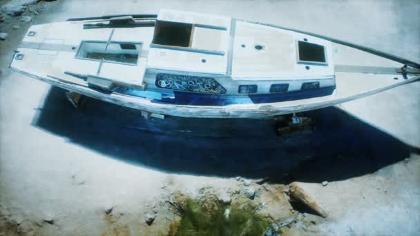 버려진 배를 해변에 나른다 — 비디오