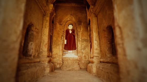 Interiör i de antika templen i Bagan eim ya kyaung Myanmar — Stockvideo