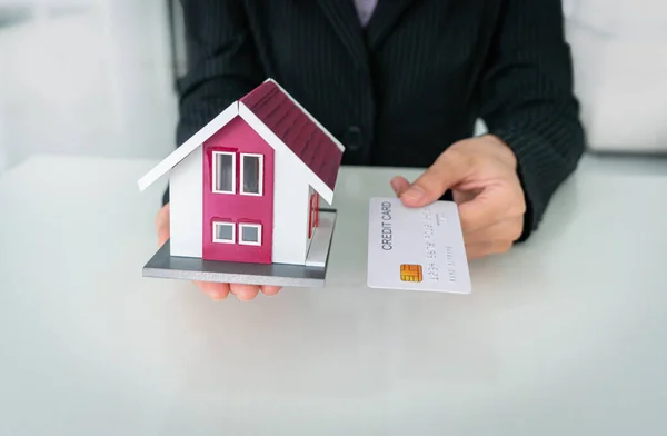 Business Woman Holding Credit Card Hand Buy New Home Invest — Stock Photo, Image