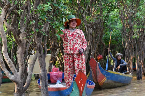 Siem Reap Camboya 2019 Barco Servicio Esperando Los Clientes Tonle — Foto de Stock