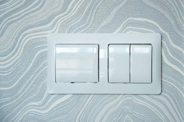 Soyut duvar kağıdı arkaplanındaki iki ışıklandırma düğmesinin kapatılması.