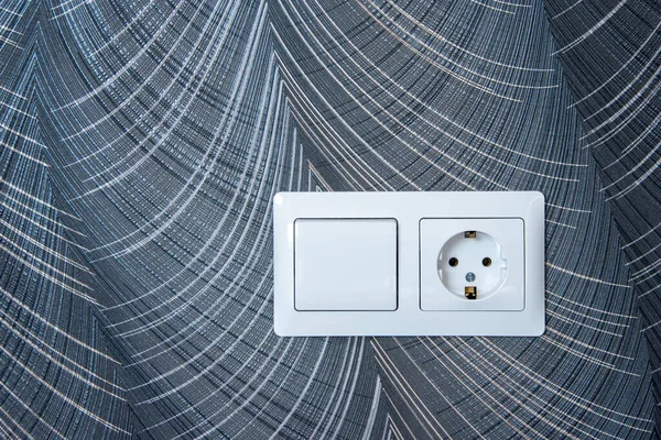 Beyaz Plastik Çift Prizli Soyut Duvar Kağıdındaki Elektrik Prizi Kontrol — Stok fotoğraf